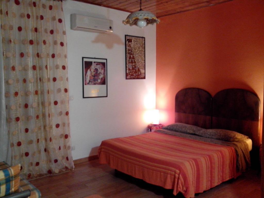 Bed&Breakfast La Casetta Sant'Alessio Siculo Quarto foto